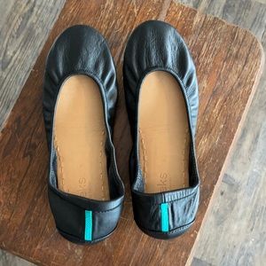 Black leather tieks size 9
